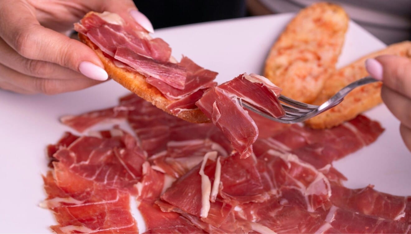 El jamón ibérico es uno de los grandes referentes de las tapas tradicionales