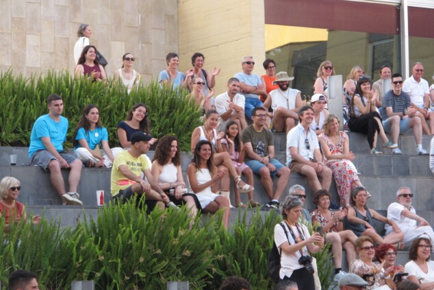 el orgullo de denia combate los prejuicios a golpe de humor y activismo 8