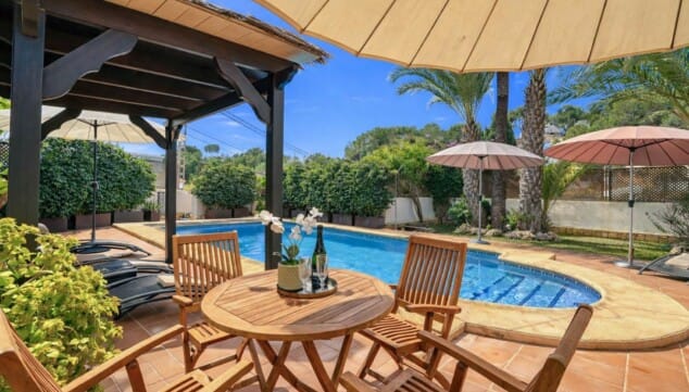 Villa Serenita: el alojamiento vacacional perfecto a un paso de la playa de El Portet 15 el placer de alojarse a unos pasos de la playa de el portet