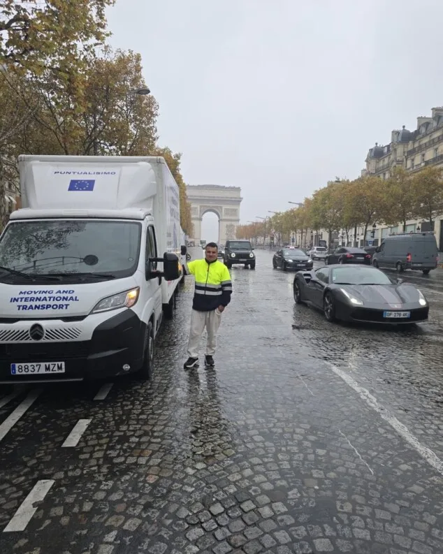 el servicio puede incluir desmontaje embalaje profesional carga transporte y montaje en destino