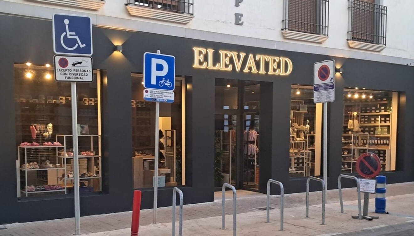 Elevated la nueva referencia en calzado en Dénia para todas las edades