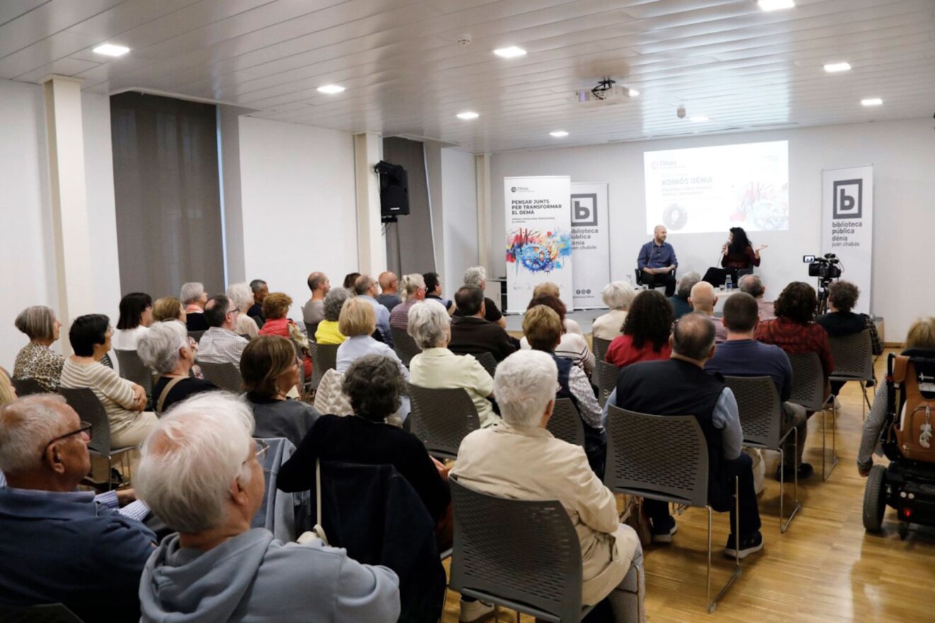 Encuentro Koinós en la Biblioteca Juan Chabás de Dénia