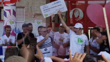 Entrega del cheque de la VIII Carrera Solidaria
