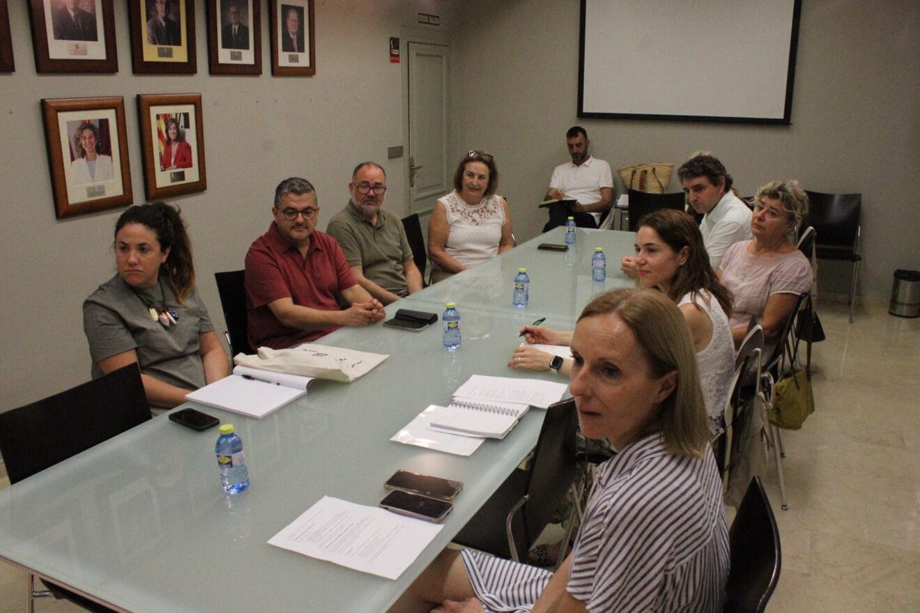 Firma de adhesión de Dénia a la Ruta del Vino de Alicante