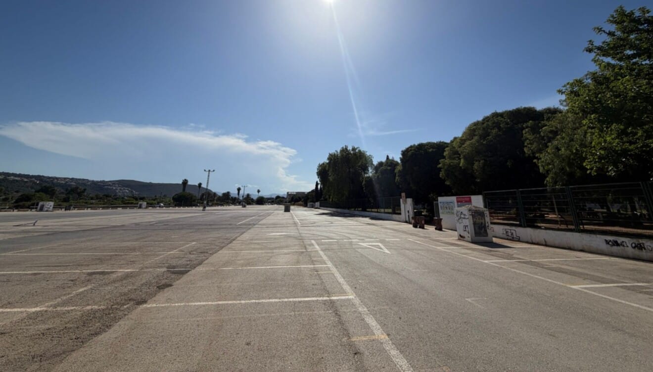 Gran parking con cabida para todos los asistentes