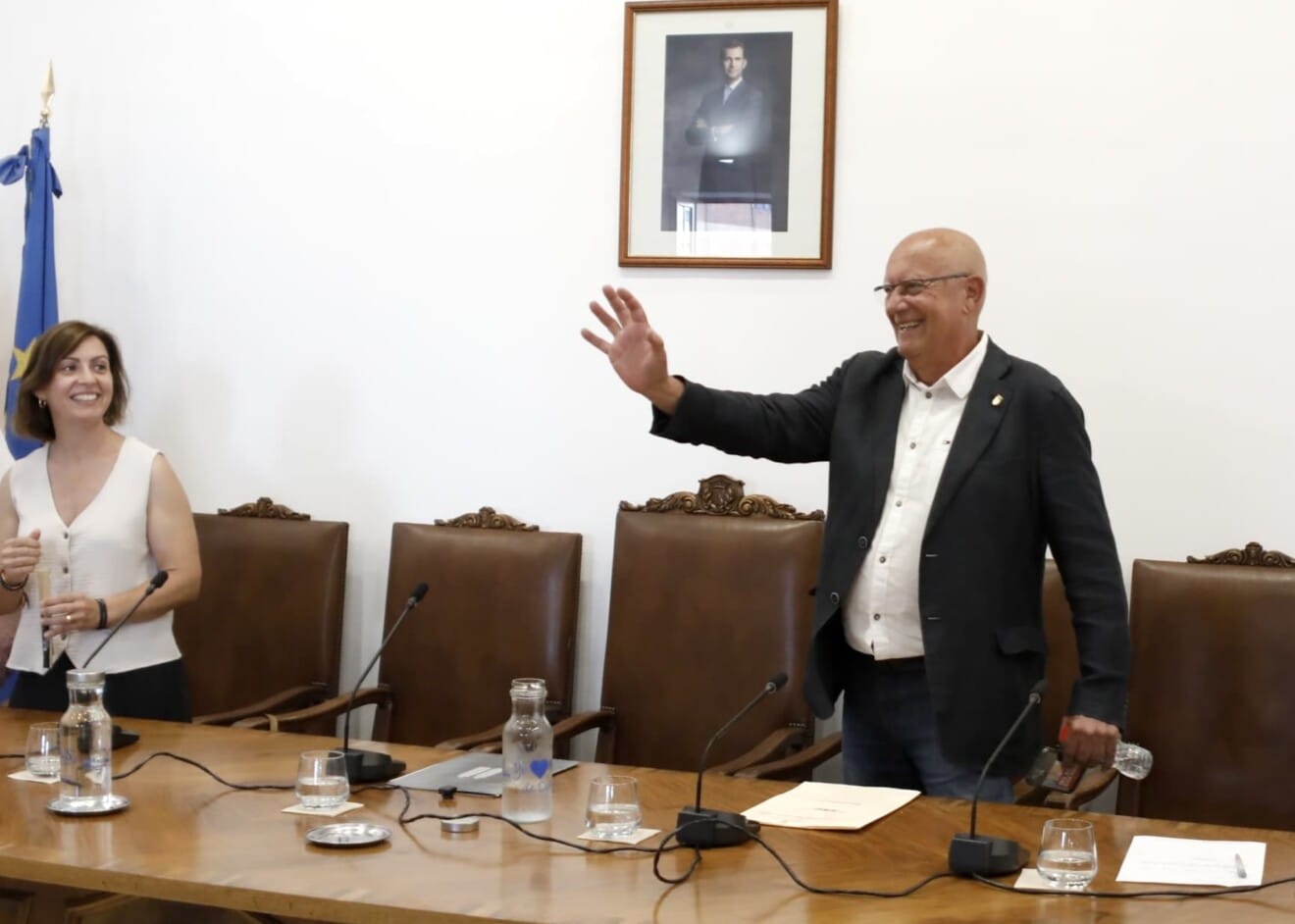 Grimalt se despide saludando al público y agradeciendo el cariño recibido tras 11 años de mandato