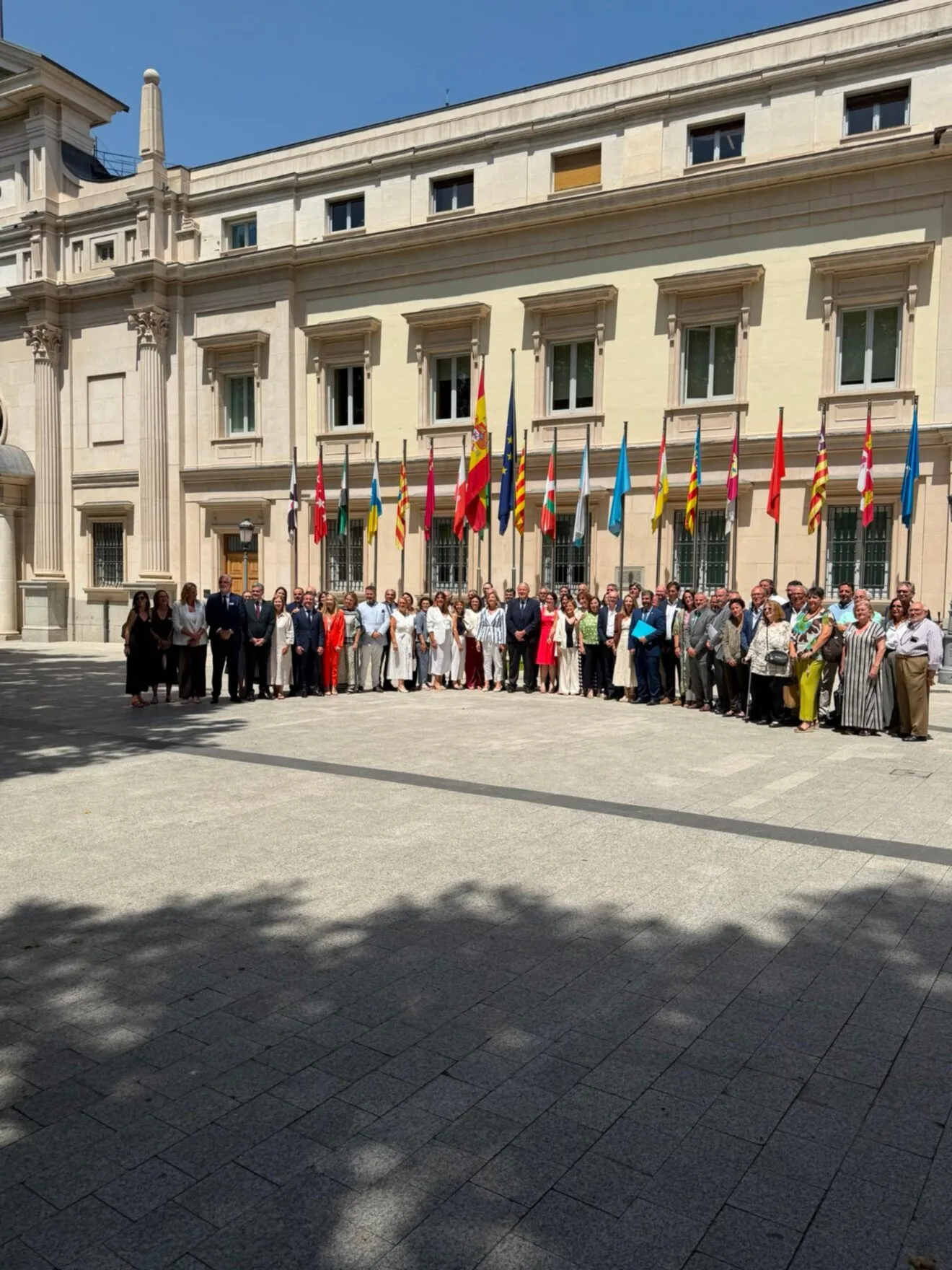 Foto de familia en el Senado tras la aprobación de la moción sobre la Ley de Costas