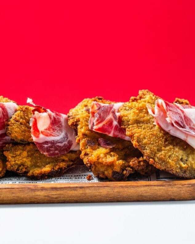 El plan de verano perfecto: buena compañía, terraza y una barra llena de pinchos 13 ideas deliciosas para alargar las tardes de vacaciones