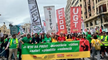 imagen de una manifestacion educativa con representantes de stepv ccoo ugt y csif fuente ccoo