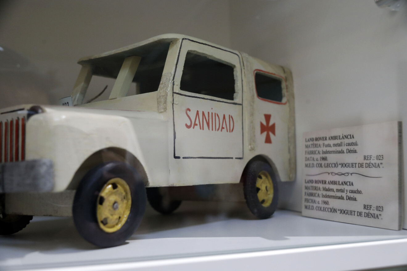 Inauguración de la exposición dedicada a la colección de juguetes de Jaime Gavilà en el Museo de los Juguetes de Dénia (15)