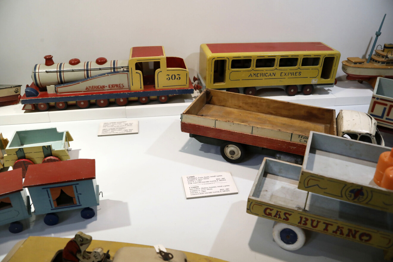 Inauguración de la exposición dedicada a la colección de juguetes de Jaime Gavilà en el Museo de los Juguetes de Dénia (29)
