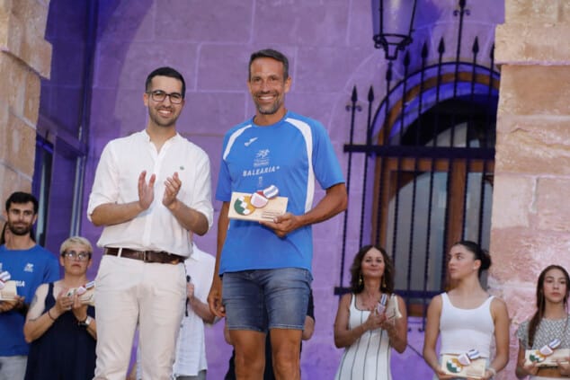 Saúl Delgado recibe el Premio al Mejor Deportista de Dénia 2026 en la Gala de l'Esport 104 la gala de lesport de denia 2026 reconocio a los deportistas y equipos mas destacados de la temporada 1