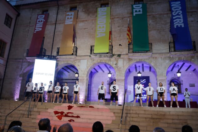 Saúl Delgado recibe el Premio al Mejor Deportista de Dénia 2026 en la Gala de l'Esport 73 la gala de lesport de denia 2026 reconocio a los deportistas y equipos mas destacados de la temporada 32