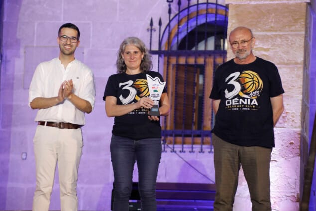 Saúl Delgado recibe el Premio al Mejor Deportista de Dénia 2026 en la Gala de l'Esport 72 la gala de lesport de denia 2026 reconocio a los deportistas y equipos mas destacados de la temporada 33