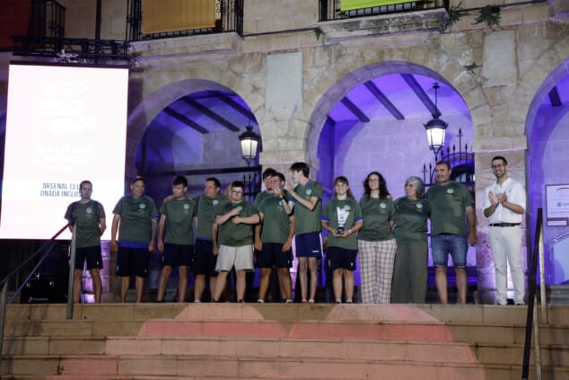 Saúl Delgado recibe el Premio al Mejor Deportista de Dénia 2026 en la Gala de l'Esport 69 la gala de lesport de denia 2026 reconocio a los deportistas y equipos mas destacados de la temporada 36