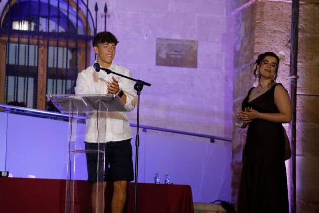 Saúl Delgado recibe el Premio al Mejor Deportista de Dénia 2026 en la Gala de l'Esport 59 la gala de lesport de denia 2026 reconocio a los deportistas y equipos mas destacados de la temporada 46