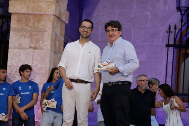Saúl Delgado recibe el Premio al Mejor Deportista de Dénia 2026 en la Gala de l'Esport 99 la gala de lesport de denia 2026 reconocio a los deportistas y equipos mas destacados de la temporada 6
