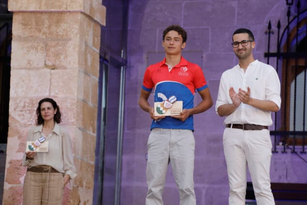 Saúl Delgado recibe el Premio al Mejor Deportista de Dénia 2026 en la Gala de l'Esport 38 la gala de lesport de denia 2026 reconocio a los deportistas y equipos mas destacados de la temporada 67