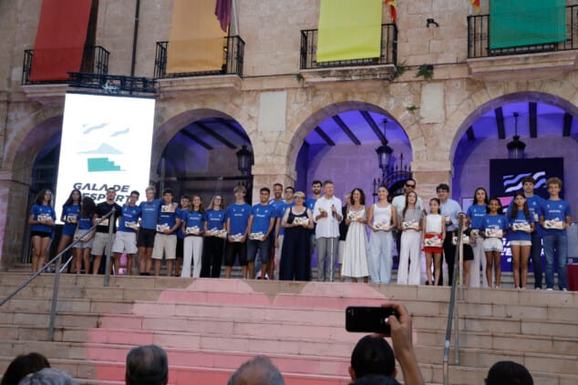 Saúl Delgado recibe el Premio al Mejor Deportista de Dénia 2026 en la Gala de l'Esport 98 la gala de lesport de denia 2026 reconocio a los deportistas y equipos mas destacados de la temporada 7