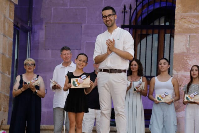 Saúl Delgado recibe el Premio al Mejor Deportista de Dénia 2026 en la Gala de l'Esport 24 la gala de lesport de denia 2026 reconocio a los deportistas y equipos mas destacados de la temporada 81