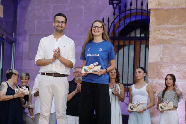 Saúl Delgado recibe el Premio al Mejor Deportista de Dénia 2026 en la Gala de l'Esport 17 la gala de lesport de denia 2026 reconocio a los deportistas y equipos mas destacados de la temporada 88