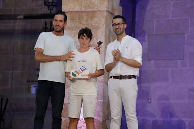 Saúl Delgado recibe el Premio al Mejor Deportista de Dénia 2026 en la Gala de l'Esport 96 la gala de lesport de denia 2026 reconocio a los deportistas y equipos mas destacados de la temporada 9