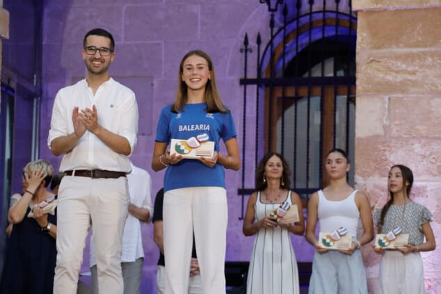 Saúl Delgado recibe el Premio al Mejor Deportista de Dénia 2026 en la Gala de l'Esport 13 la gala de lesport de denia 2026 reconocio a los deportistas y equipos mas destacados de la temporada 92