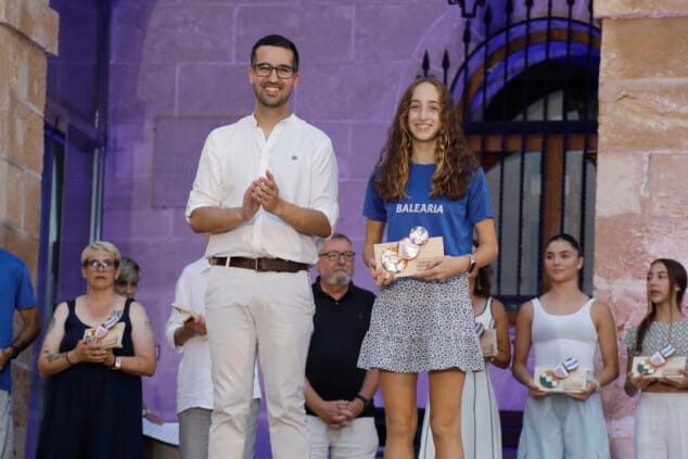 Saúl Delgado recibe el Premio al Mejor Deportista de Dénia 2026 en la Gala de l'Esport 12 la gala de lesport de denia 2026 reconocio a los deportistas y equipos mas destacados de la temporada 93