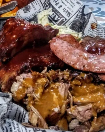 Las grasas se funden lentamente y mantienen la carne tierna