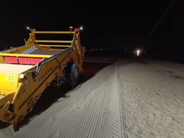 Limpieza nocturna de las playas de Dénia