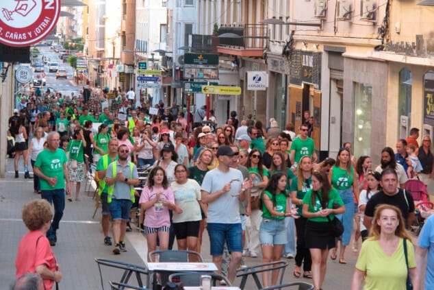 manifestacion en denia de docentes familias y alumnado en apoyo a la huelga en la educacion publica valenciana