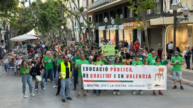 manifestacion en denia el tercer dia de huelga indefinida de docentes valencianos
