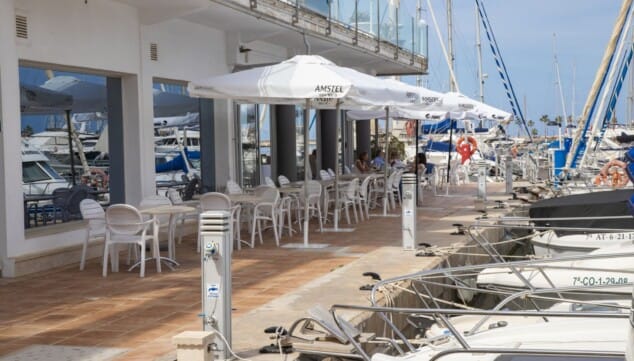 ¿Buscas dónde comer en el puerto de Dénia? Este lugar lo tiene todo 7 mariscos frescos hervidos y a la plancha cocinados al estilo mediterraneo