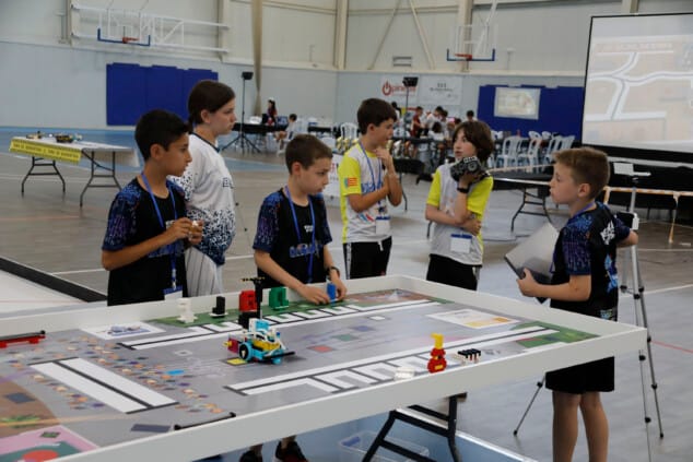 Dénia se consolida como capital de la robótica educativa con la celebración de la WRO 2026 2 Imagen: Equipos participando en las Olimpiadas Robótica en Dénia