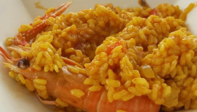 El sabor de la cocina de la abuela sigue encontrándose en este restaurante de Dénia 3 paella con gambas