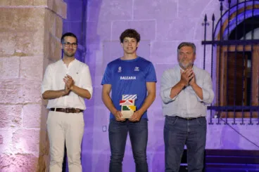 Saúl Delgado recibe el Premio al Mejor Deportista de Dénia 2026 en la Gala de l'Esport 2 saul delgado serer recibe el premio al mejor deportista de denia 2026 tras una temporada historica en las pruebas combinadas