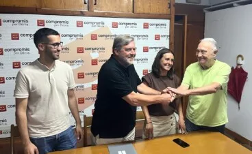 sebastia garcia ultimo alcalde valencianista de denia da la mano a rafa carrio