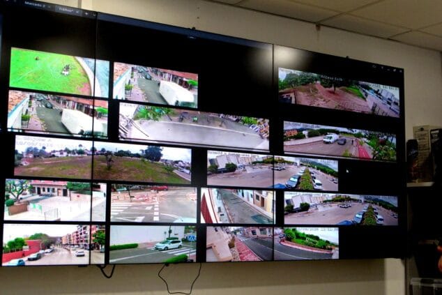 Imagen: Videowall mostrando múltiples señales de cámaras de seguridad en calles y espacios públicos de Dénia