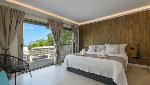 Villa Amantos: tus vacaciones frente al Mediterráneo en Denia 5 suite luminosa con gran capacidad