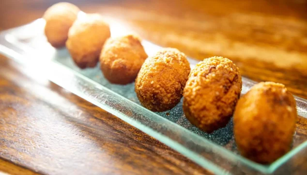 El sabor de la cocina de la abuela sigue encontrándose en este restaurante de Dénia 7 texturas crujientes primordiales
