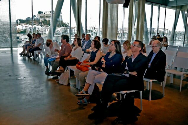 De los «sold out» al vacío: el nuevo formato de Dénia Ciutat del Pensament no logra enganchar al público 1 Imagen: Todos los asistentes a las primeras charlas del evento
