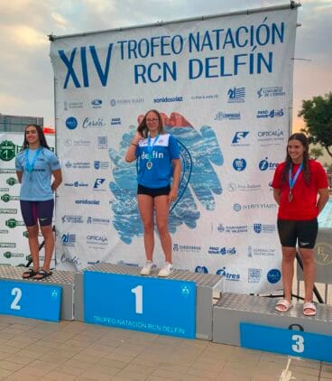 Alexandra Alapont en el podio del XIV Trofeo RCN Delfín
