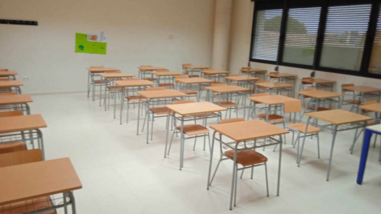 Una de las aulas preparadas para la PAU