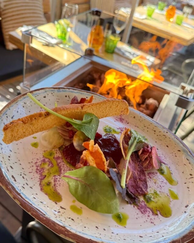 El plan que está conquistando los atardeceres de Dénia este verano 2 una propuesta gastronomica internacional para completar la experiencia 1