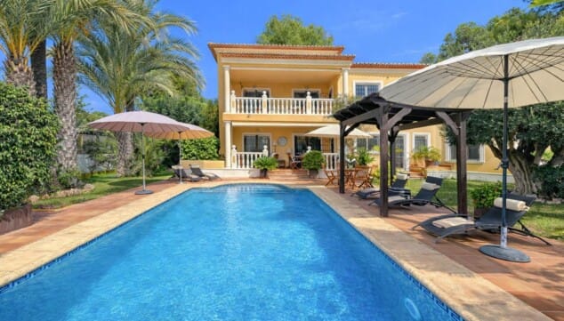 Villa Serenita: el alojamiento vacacional perfecto a un paso de la playa de El Portet 12 ventajas de alquilar una casa con jardin privado en moraira