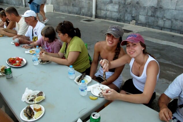 Del almuerzo en la Llotja al tributo a Fito: así se vivió el segundo día de las Fiestas de Dénia 22 almuerzo popular de las fiestas de denia 2026 12