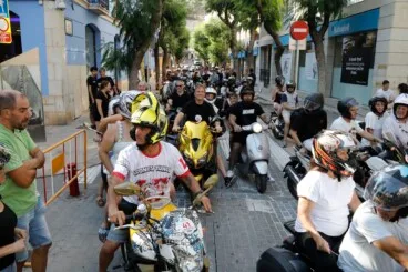 Cola en una Carlos Sentí abarrotada de motos esperando a participar