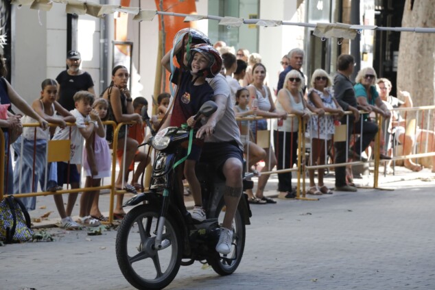 Vuelve el espectáculo más gamberro de las fiestas de Dénia tras 15 años olvidado por una causa urgente 35 carrera de cintas de denia 35