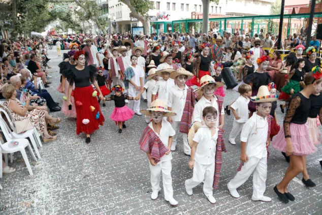 Las Carrozas de Dénia no defraudan: la Falla Campaments se alza con el Primer Premio 12 carrozas denia 2026 10