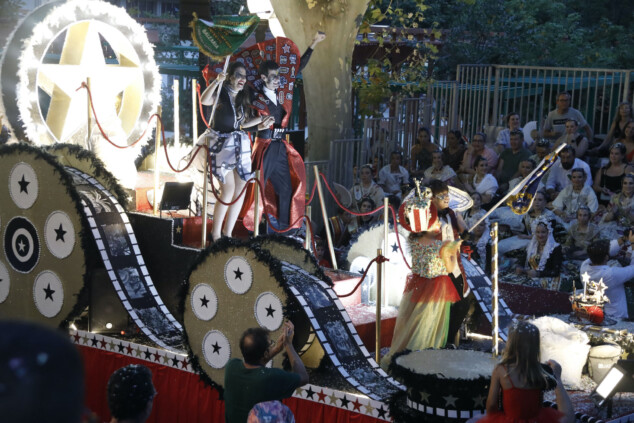 Las Carrozas de Dénia no defraudan: la Falla Campaments se alza con el Primer Premio 109 carrozas denia 2026 107